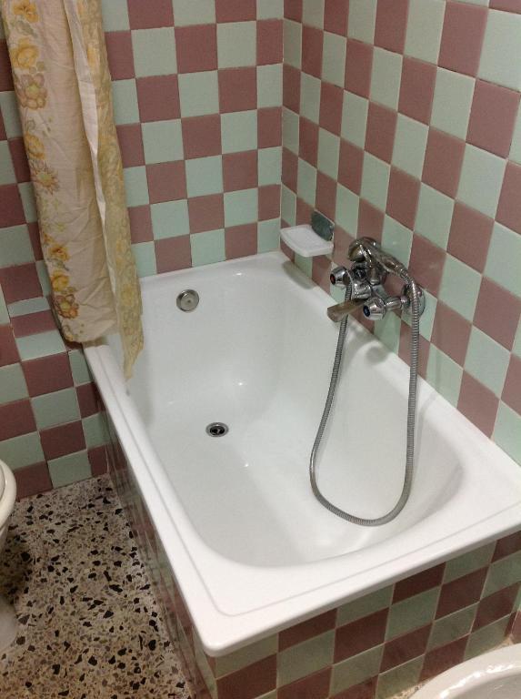 Hostel Alhambra Girona Dış mekan fotoğraf